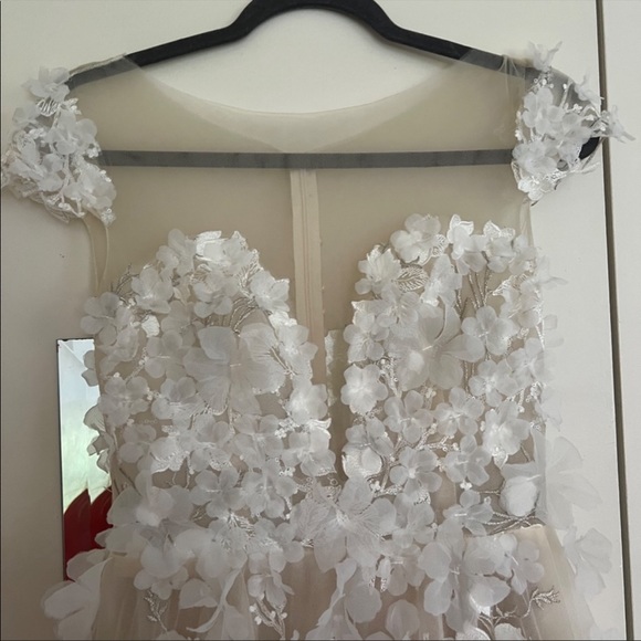 3d floral wedding dress - Picture 2 of 3